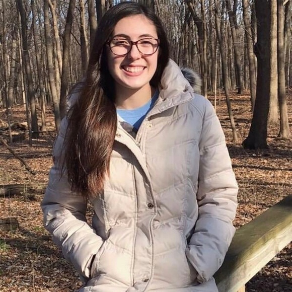 Meet your Posher, Leah - Picture 1 of 1